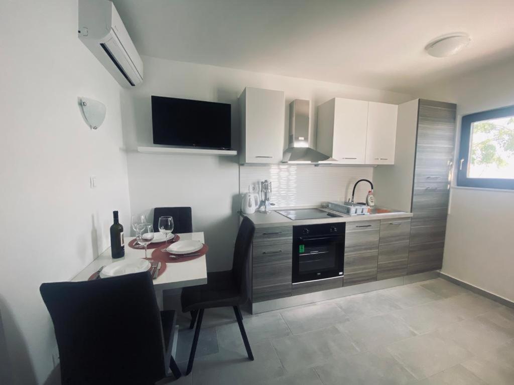 Apartmani Mila สตารีกราด-ปาเคลนีซา ภายนอก รูปภาพ