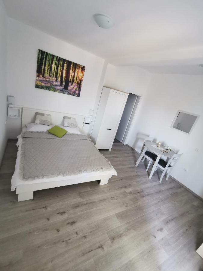 Apartmani Mila สตารีกราด-ปาเคลนีซา ภายนอก รูปภาพ