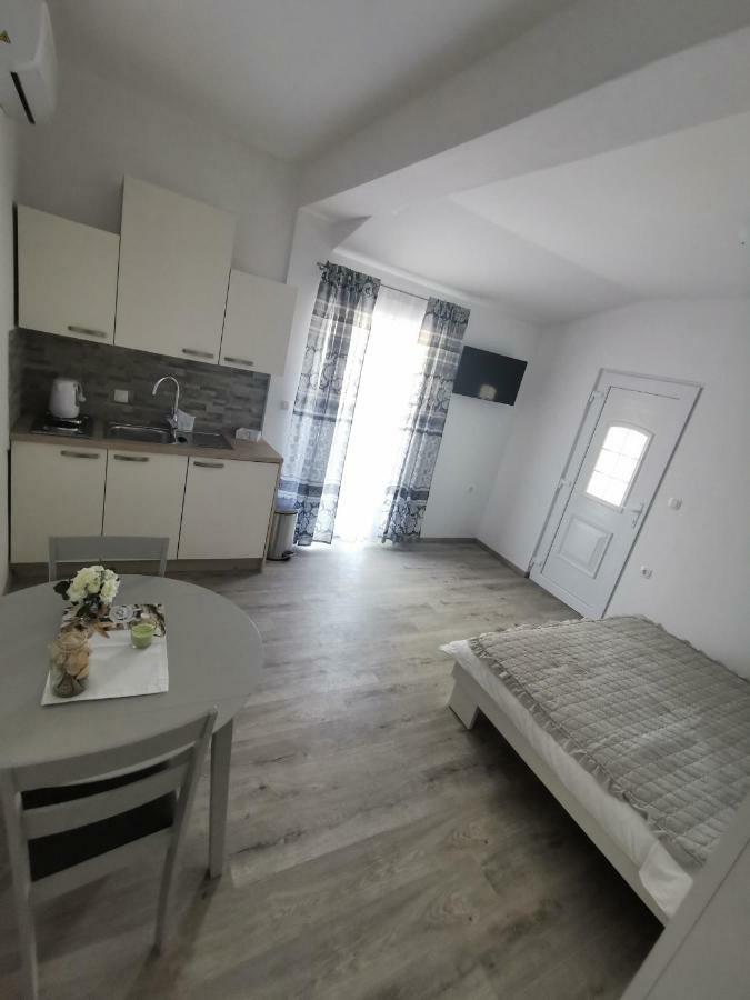 Apartmani Mila สตารีกราด-ปาเคลนีซา ภายนอก รูปภาพ